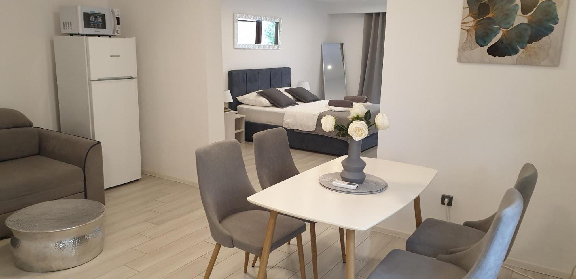Romantic Rohreggerova Apartment *